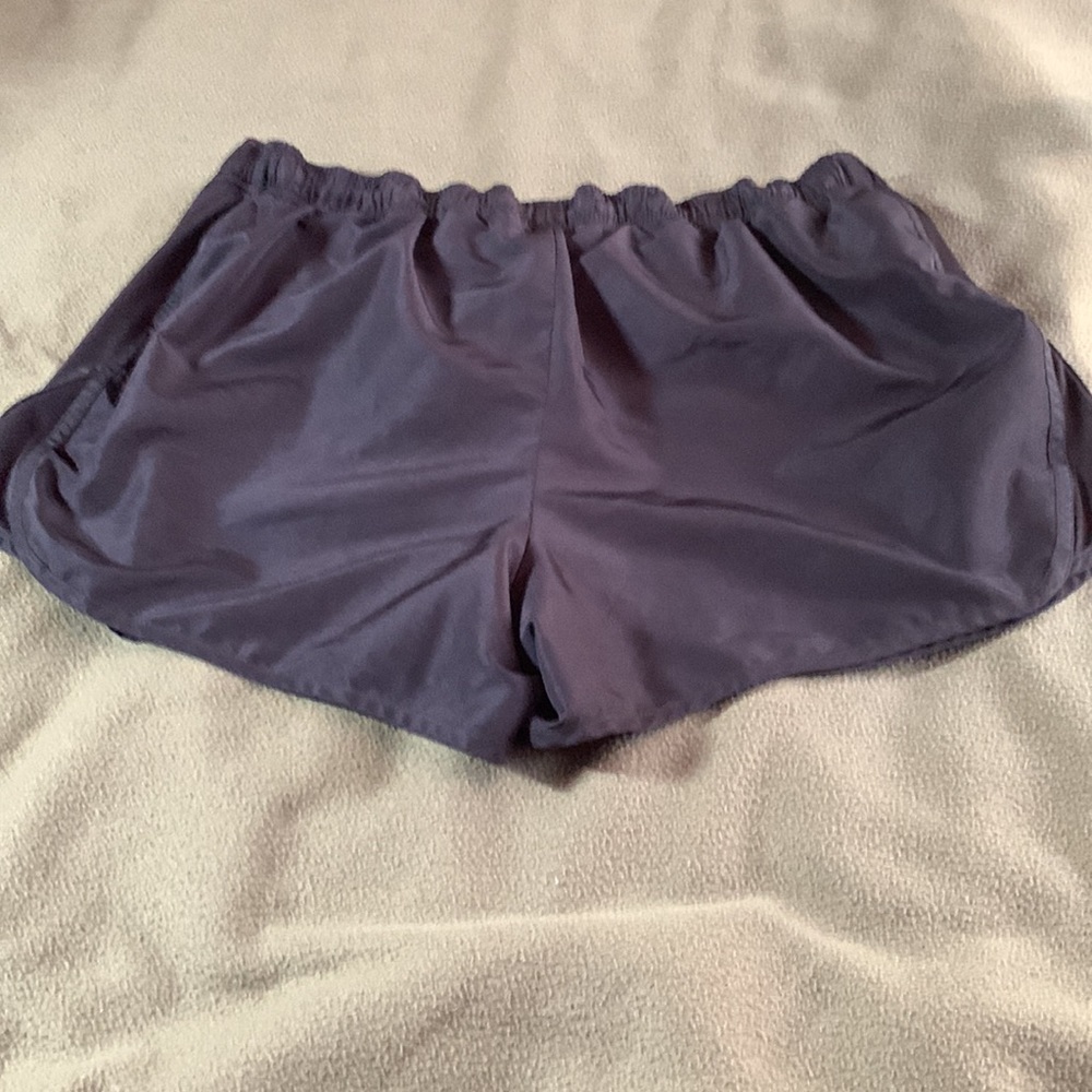 Athletic Works black swim shorts. Elastic tie waist band. Liner. Size 2XL - Picture 4 of 7
